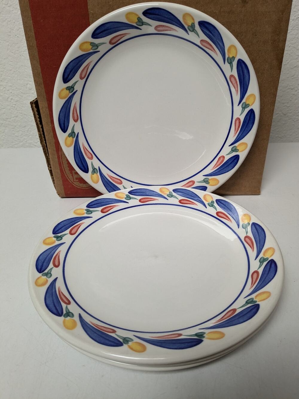 Johnson Brothers Aquabatic Susan Kennedy 7.75" salad plates set of 4 fish theme